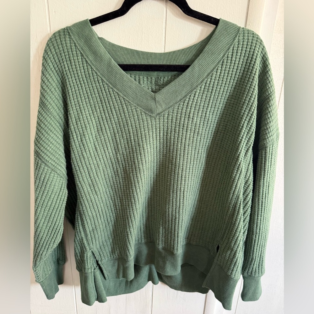 AMERICAN EAGLE GREEN WAFFLE V NECK OVERSIZED LONG SLEEVE TOP X SMALL